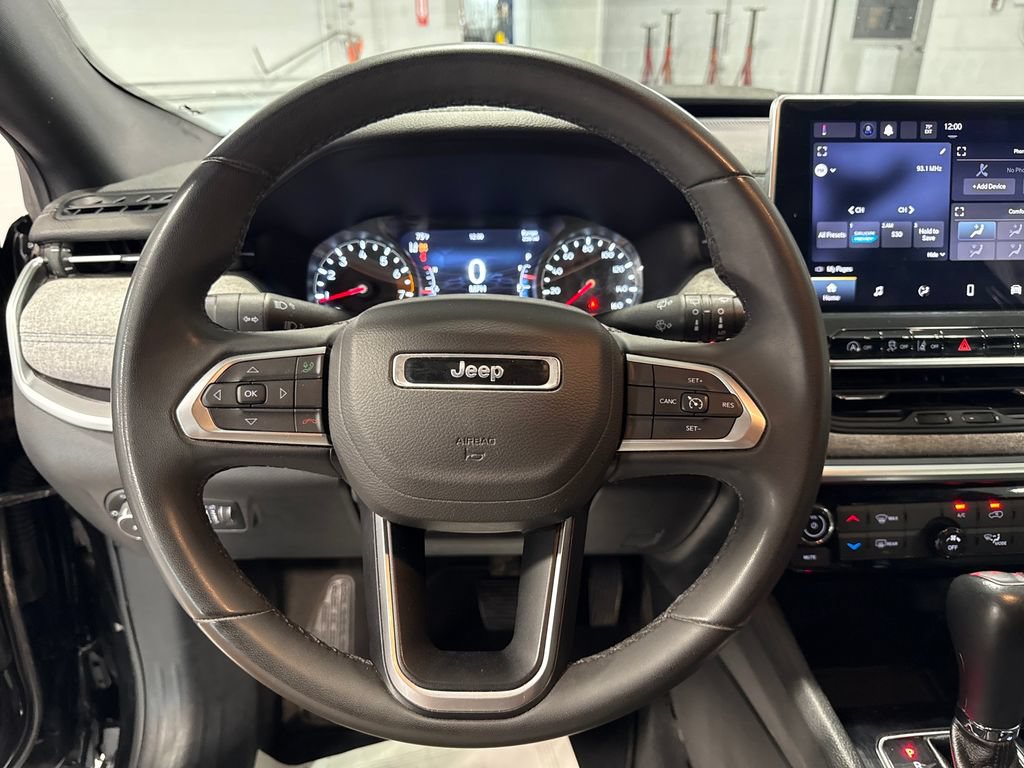 Used 2024 Jeep Compass Latitude AWD/4WD image 5