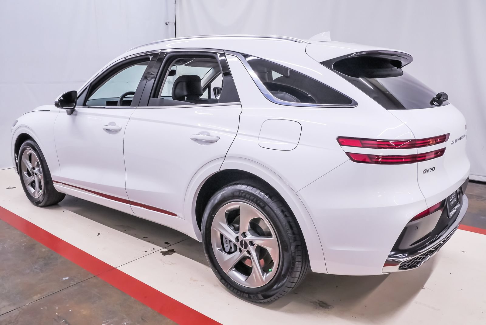 Certified 2026 Genesis GV70 2.5T AWD/4WD image 8