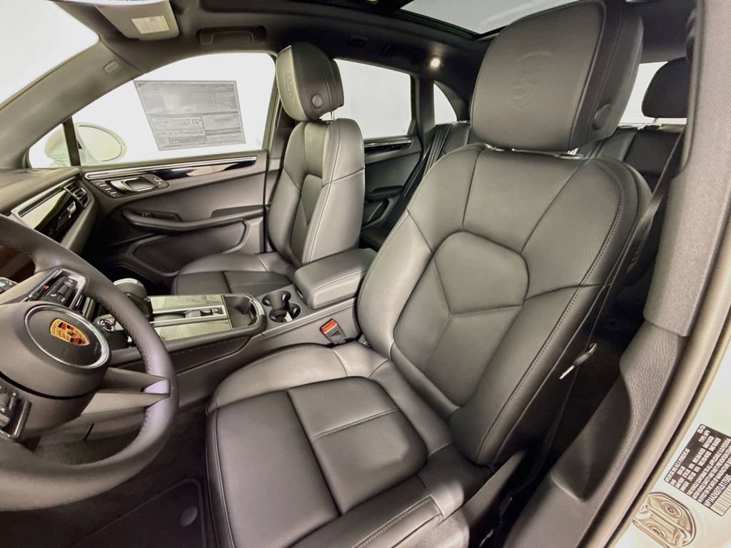 New 2026 Porsche Macan AWD/4WD image 5