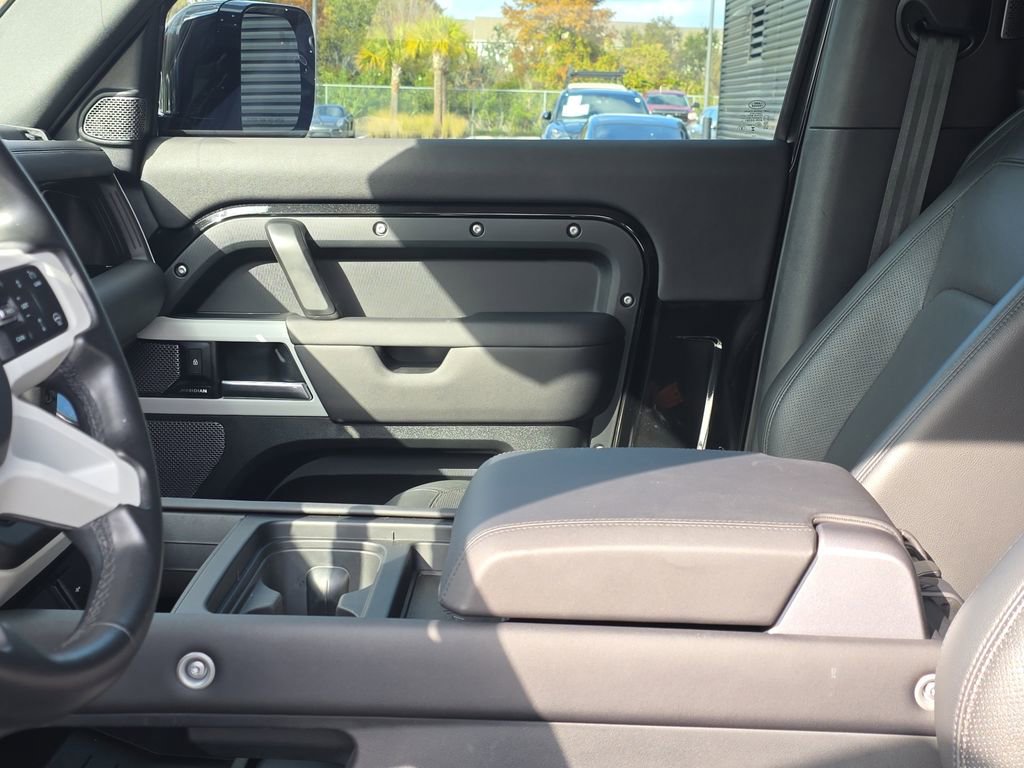 Used 2024 Land Rover Defender 90 S image 22