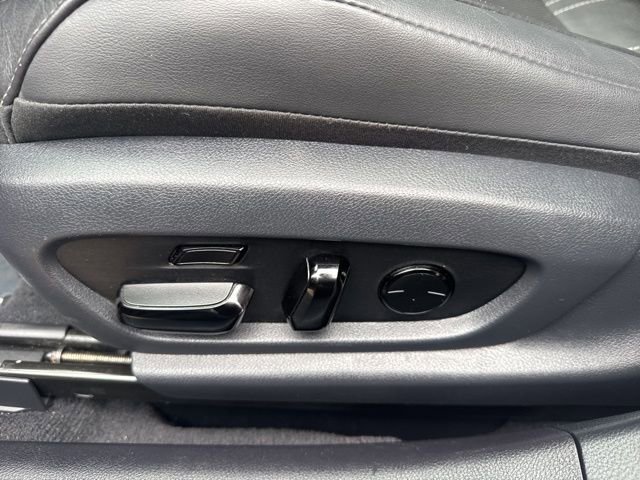 Used 2022 Lexus ES 300h w/ Luxury Package image 16