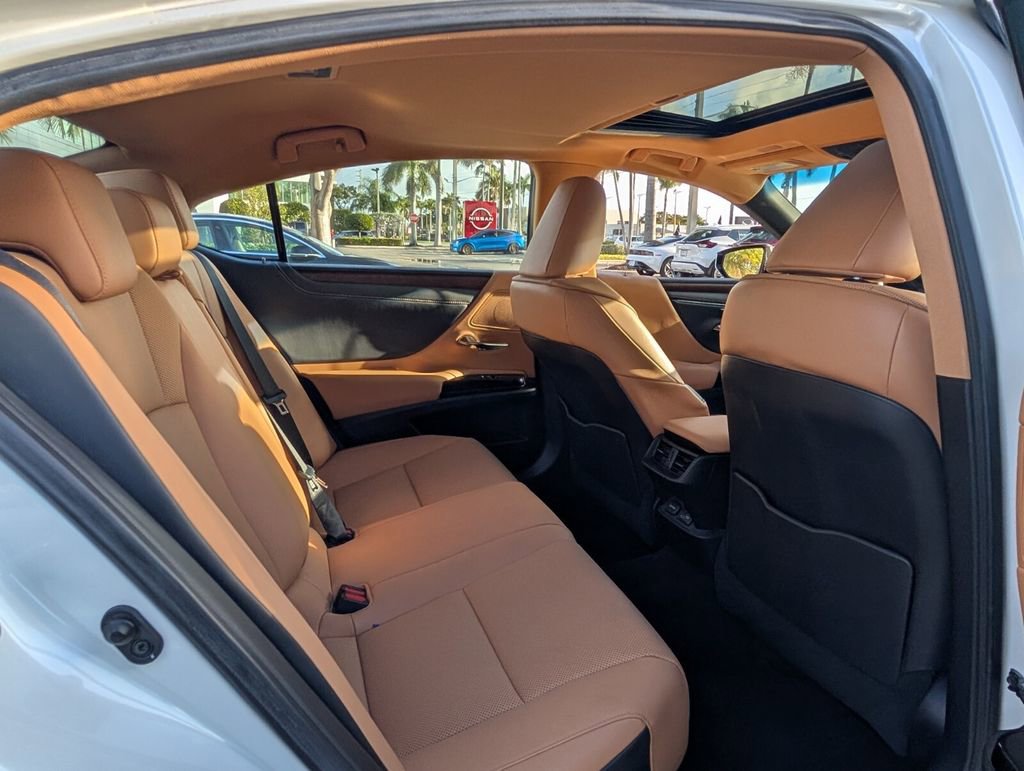 Used 2022 Lexus ES 350 w/ Premium Package image 16