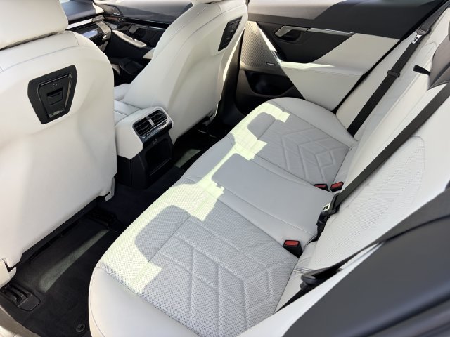 Certified 2025 BMW 530i RWD image 18