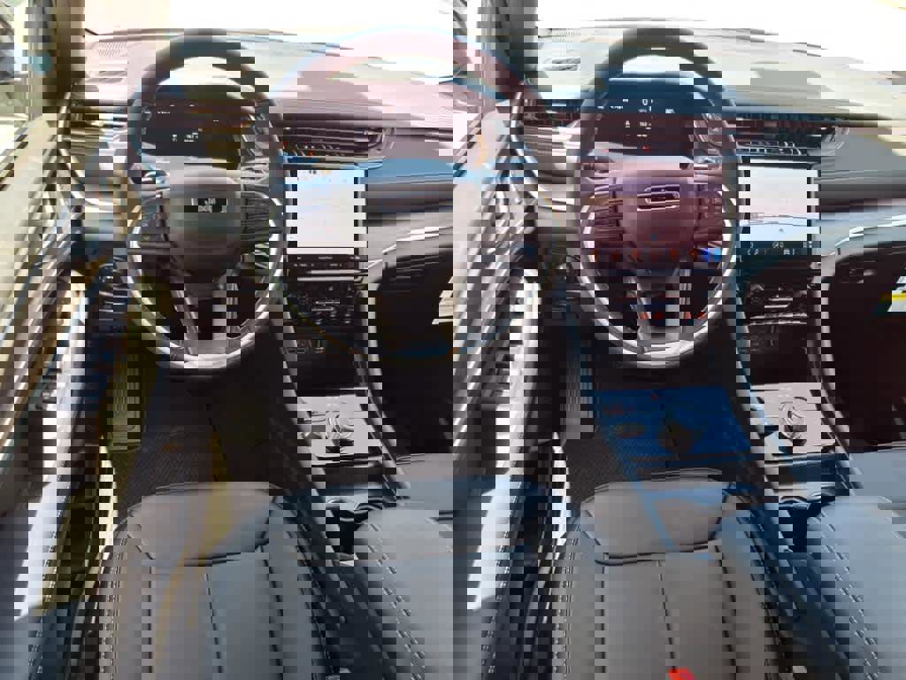 Used 2025 Jeep Grand Cherokee L Limited w/ Black Appearance Package image 15