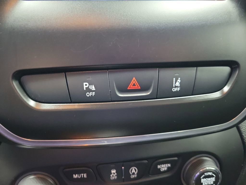 Used 2021 Jeep Cherokee Latitude Lux image 47