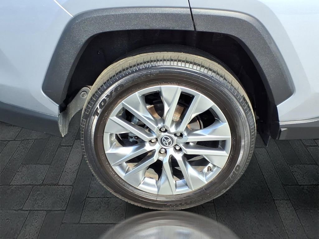 Used 2023 Toyota RAV4 XLE Premium image 11