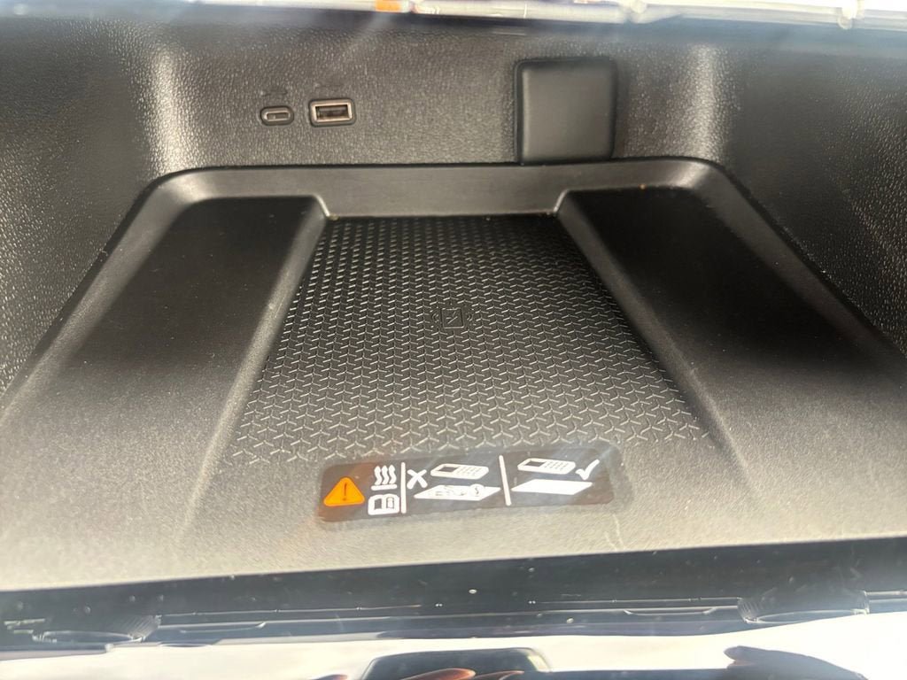 Used 2025 Chevrolet Traverse RS image 20