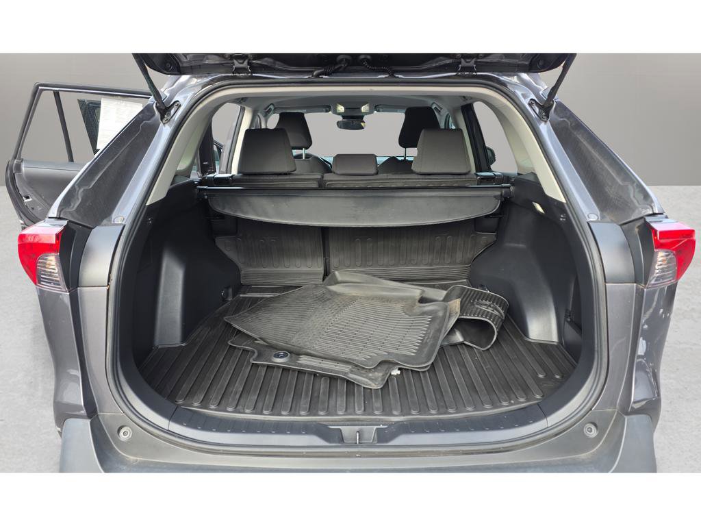 Used 2022 Toyota RAV4 XLE image 16