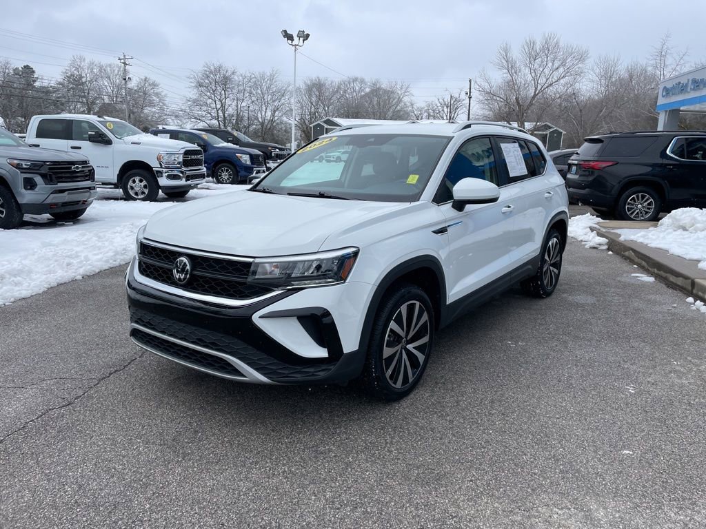 Used 2024 Volkswagen Taos SE image 3