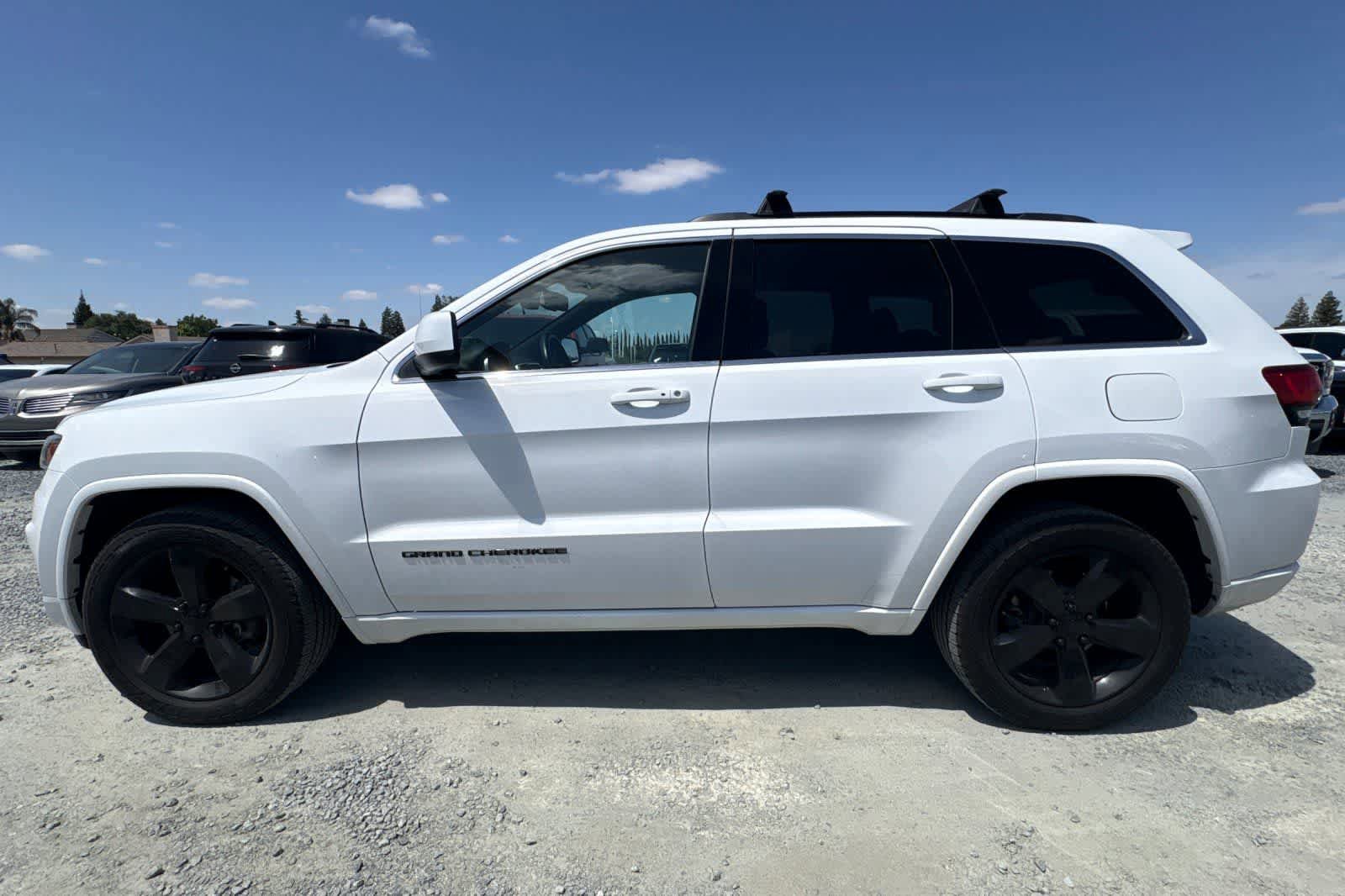 Used 2015 Jeep Grand Cherokee Altitude RWD image 6