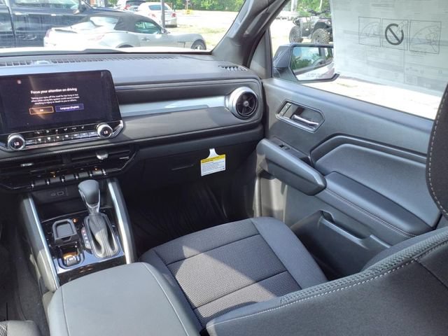 Used 2024 Chevrolet Colorado LT w/ LT Convenience Package II RWD image 11