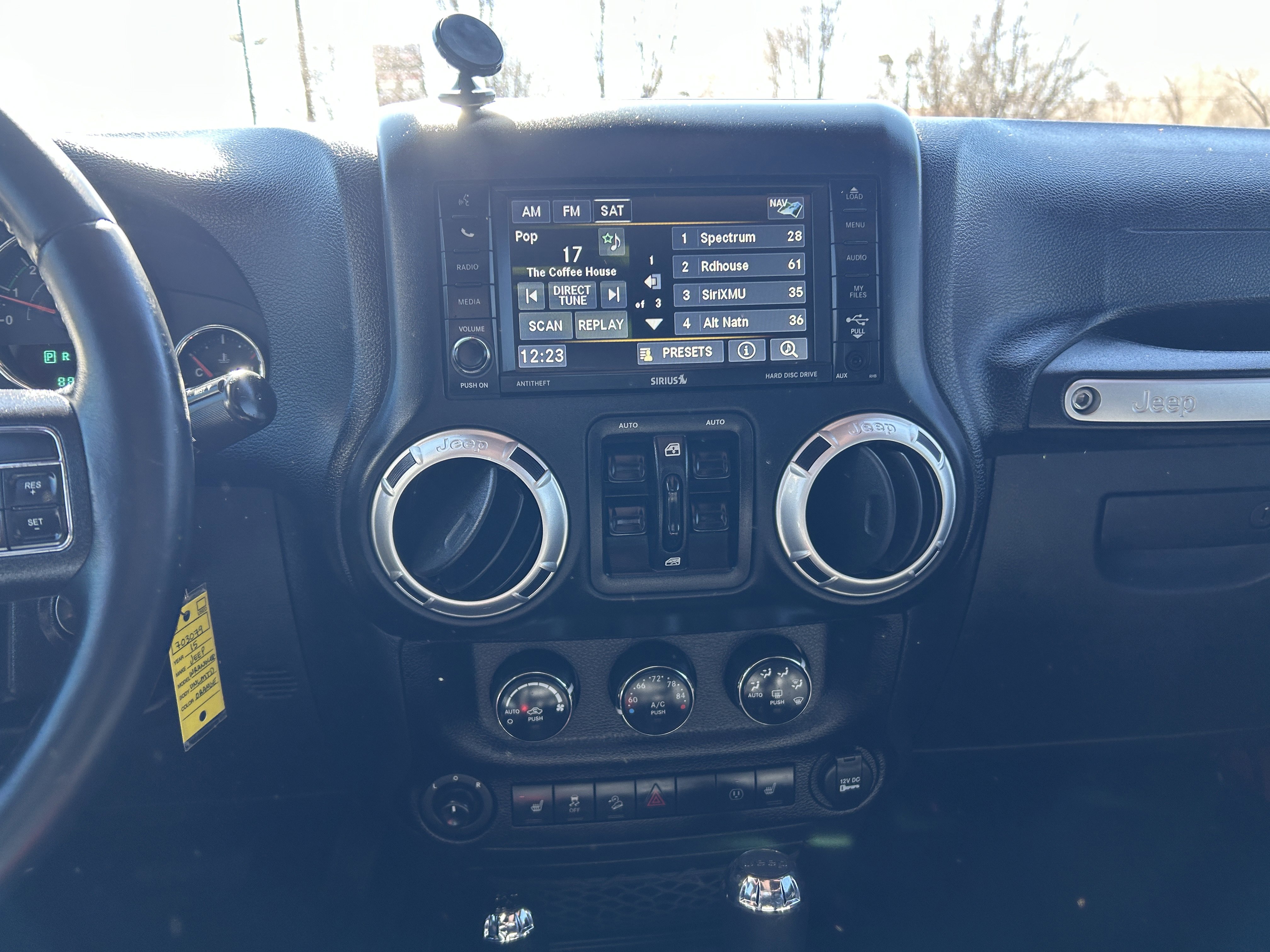 Used 2015 Jeep Wrangler Unlimited Rubicon w/ Connectivity Group image 17