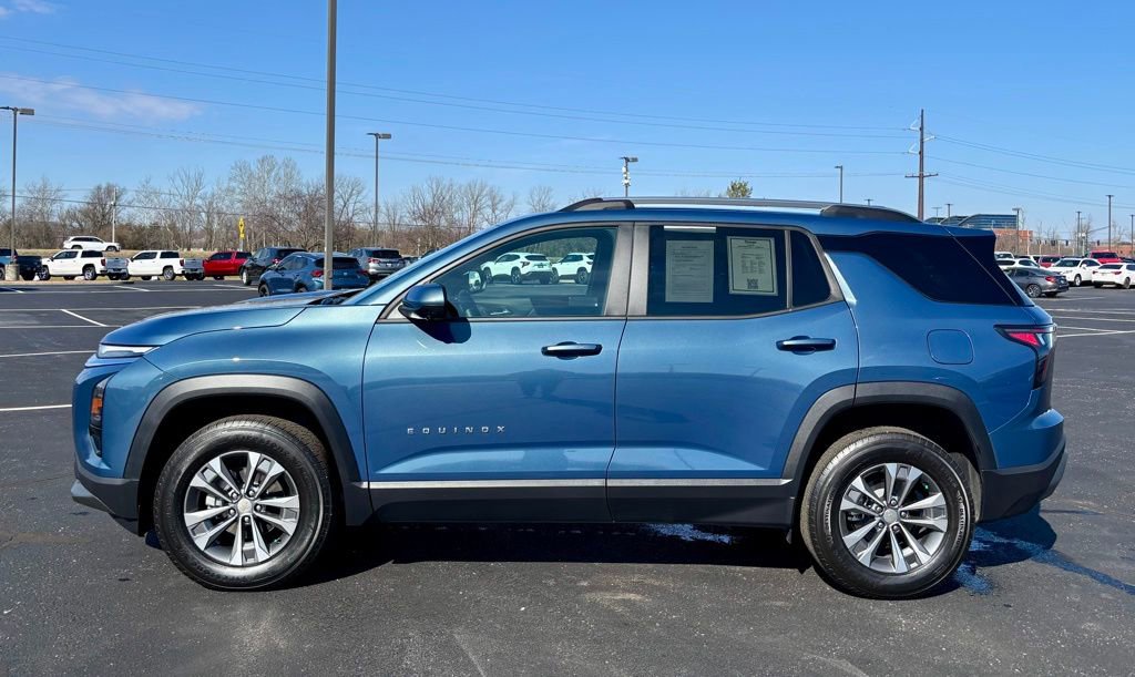 Used 2025 Chevrolet Equinox LT w/ Convenience Package II image 4