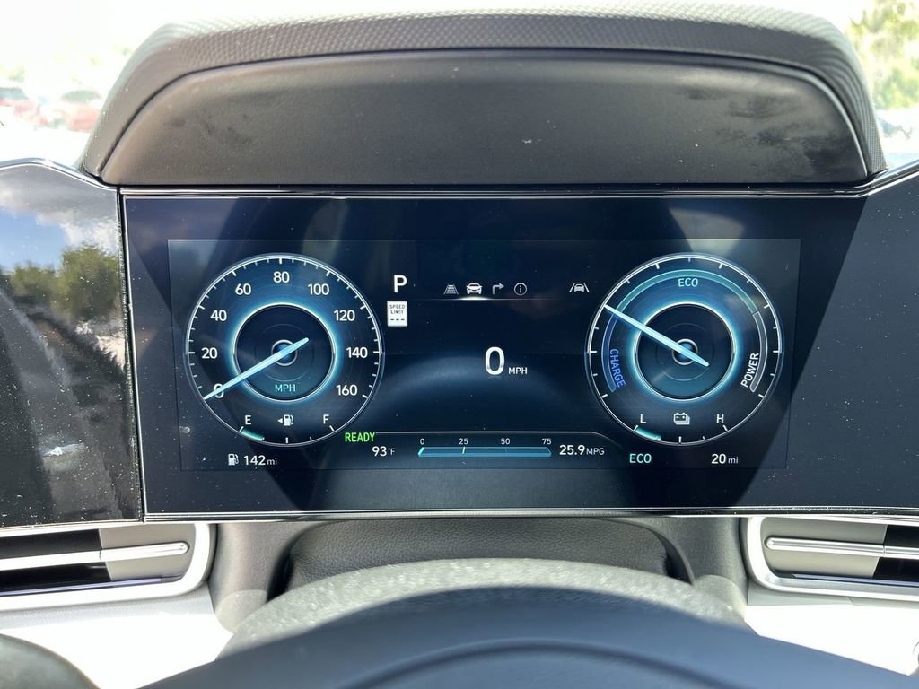 New 2025 Hyundai Elantra Limited image 32