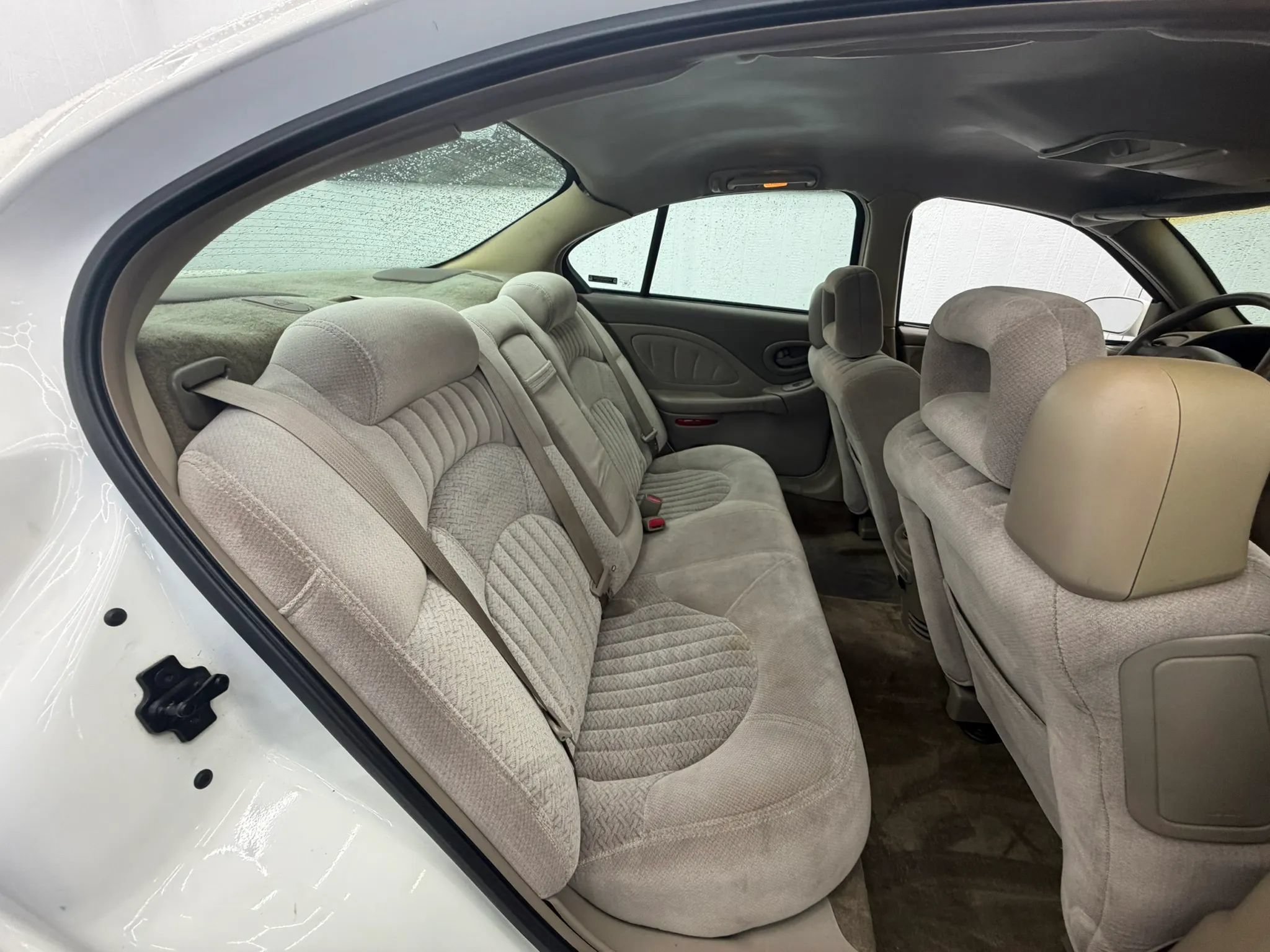 Used 2002 Pontiac Bonneville SE FWD image 7