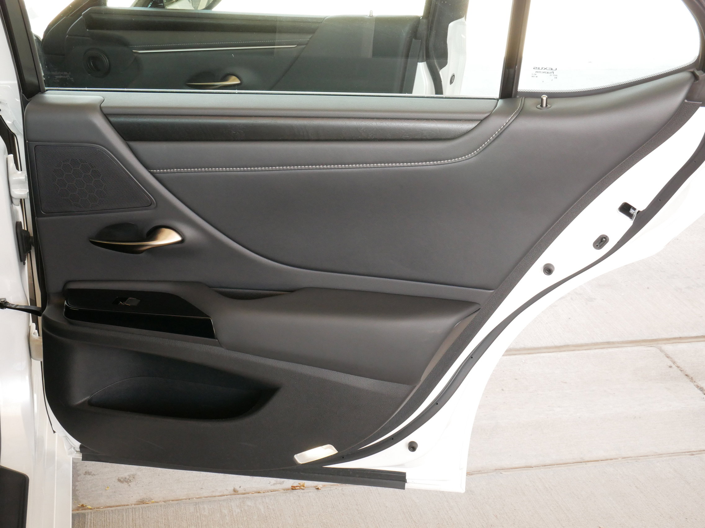 Certified 2025 Lexus ES 300h w/ Premium Package FWD image 18