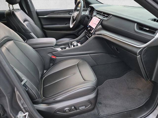 Used 2025 Jeep Grand Cherokee Limited RWD image 15