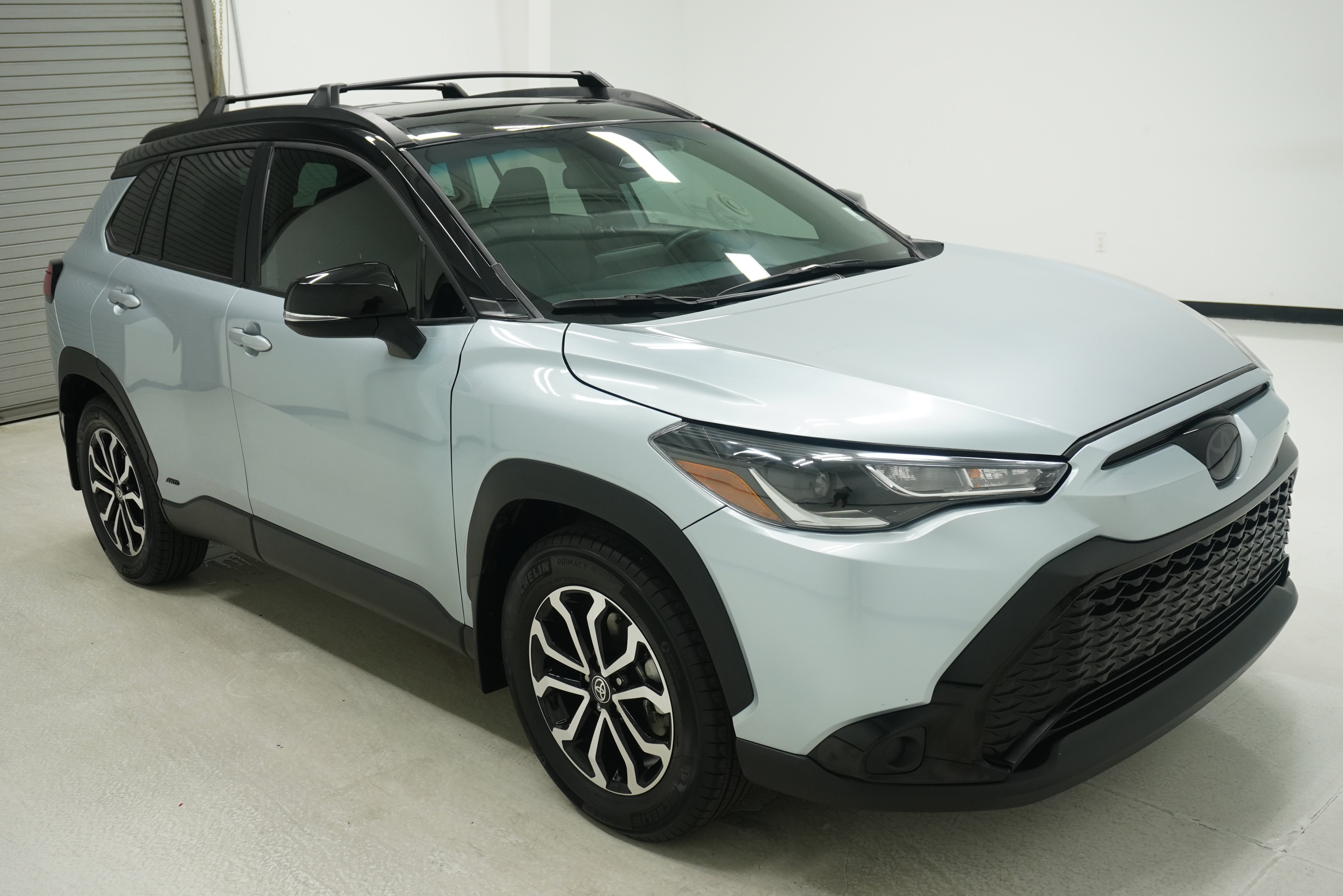 Used 2023 Toyota Corolla Cross AWD Hybrid w/ Moonroof Package image 3