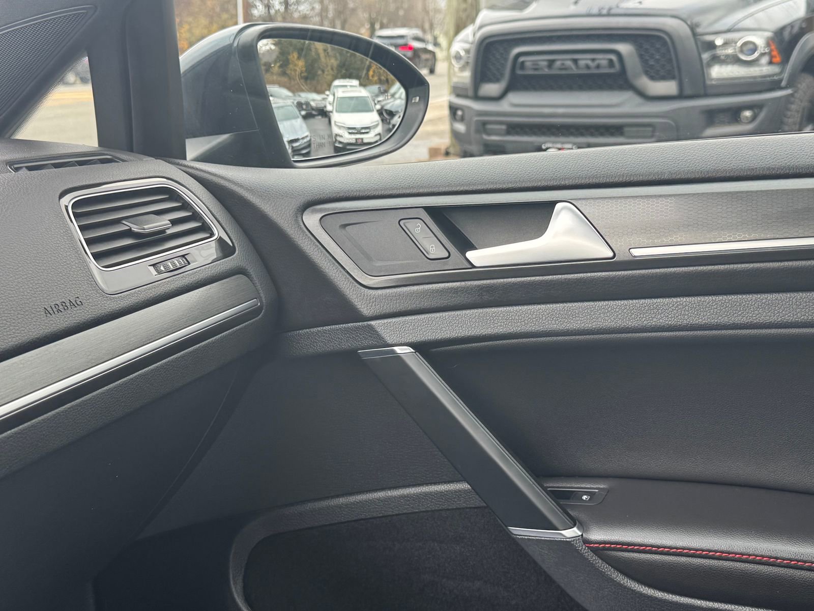 Used 2018 Volkswagen GTI SE w/ SE Leather Package image 31