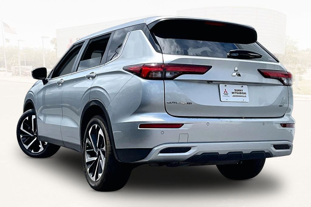 Used 2024 Mitsubishi Outlander SE AWD/4WD image 4