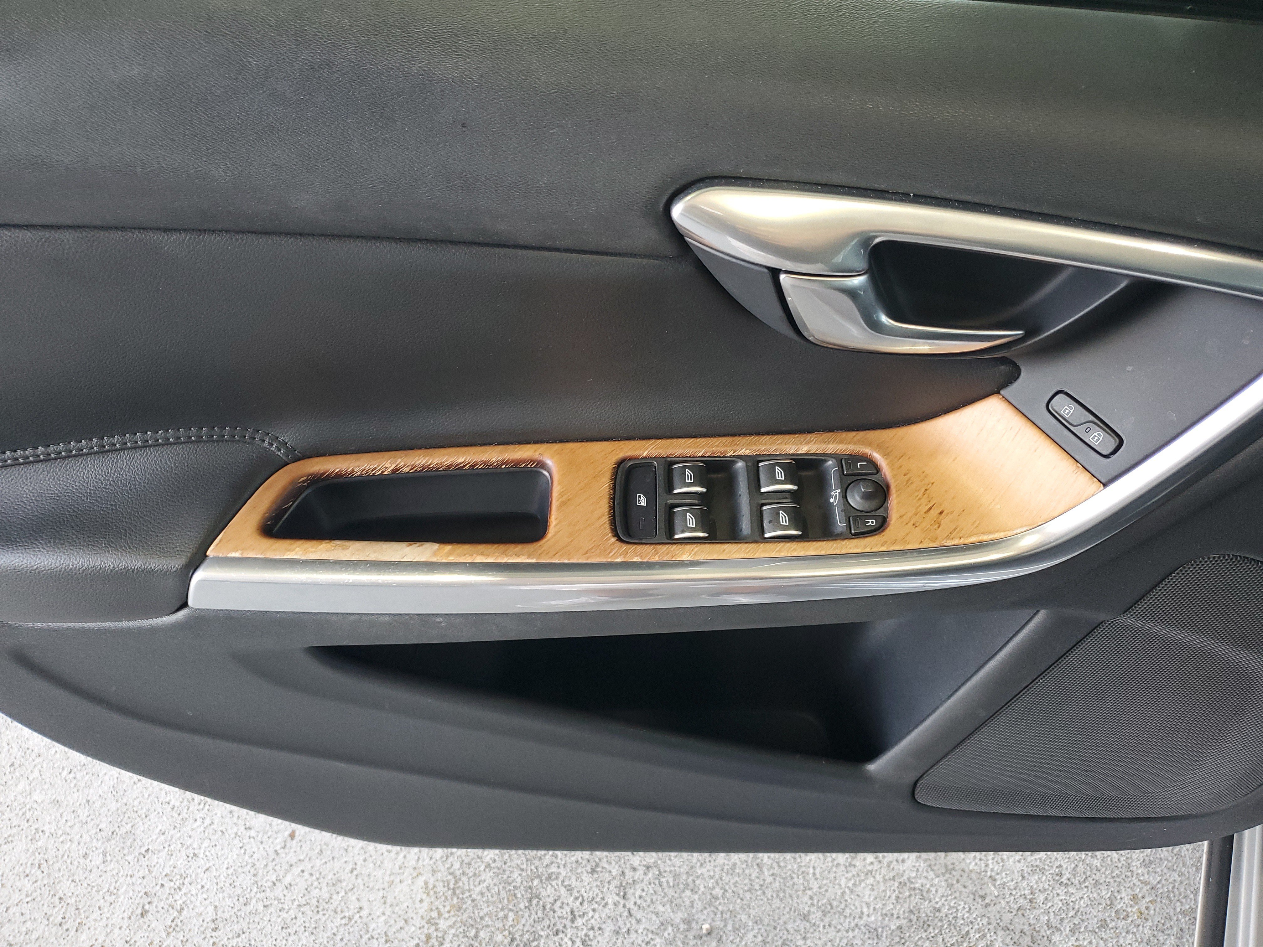 Used 2017 Volvo S60 T5 Inscription Platinum FWD image 15