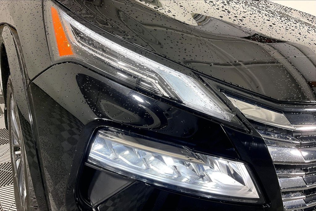 Used 2025 Nissan Rogue Platinum w/ Tech Package FWD image 36