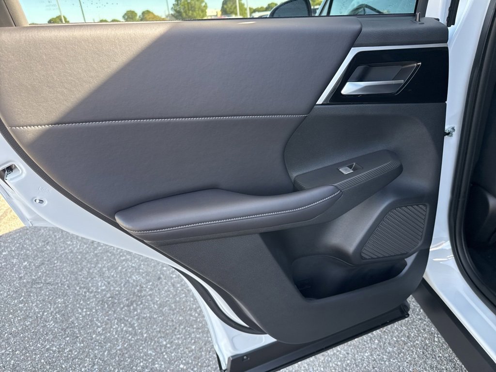 New 2025 Mitsubishi Outlander SE image 28