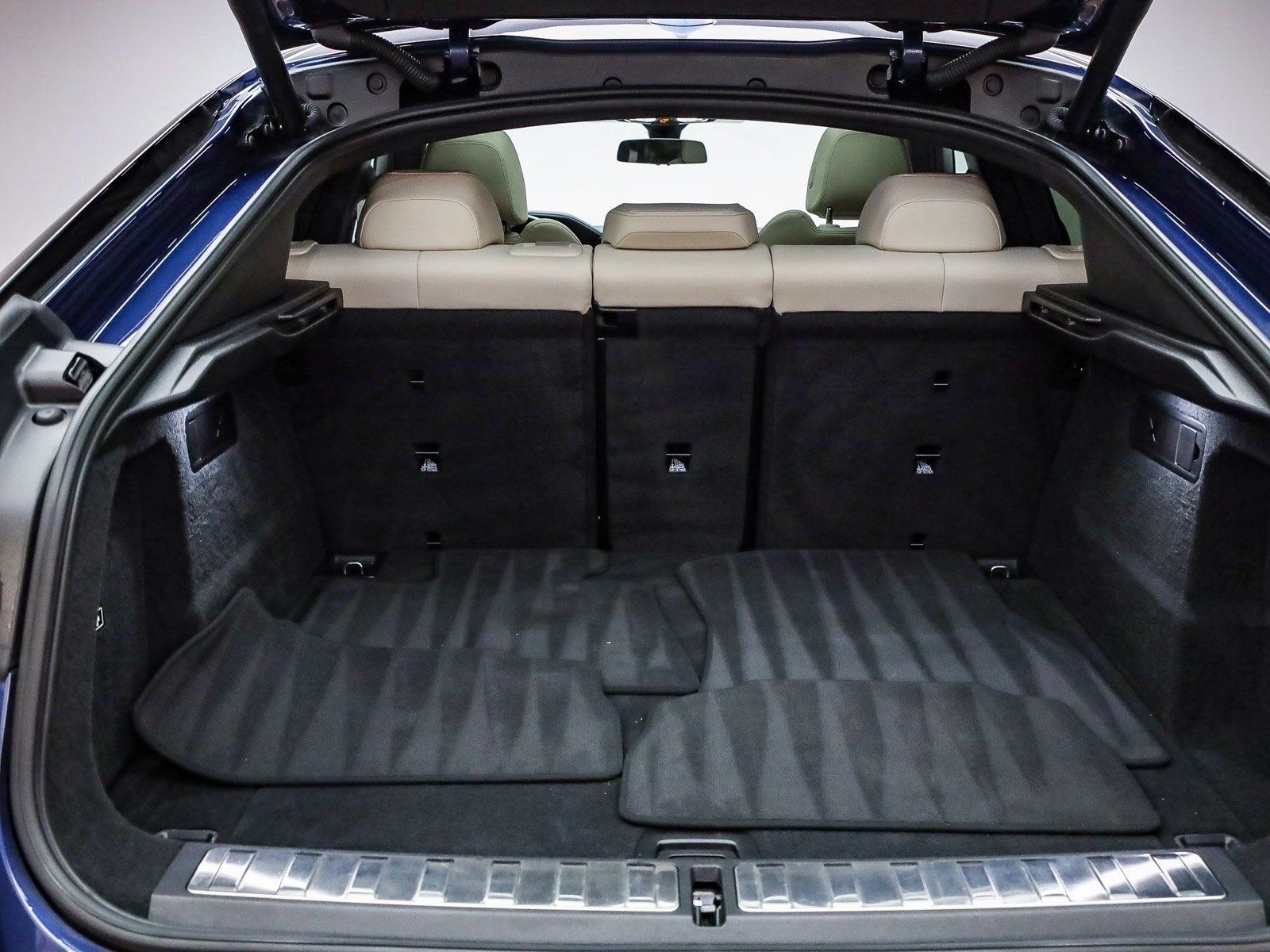 Used 2022 BMW X6 xDrive40i w/ M Sport Package image 28