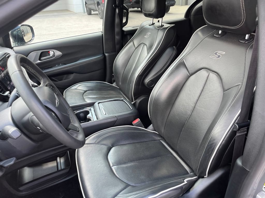 Used 2025 Chrysler Pacifica Limited FWD image 7