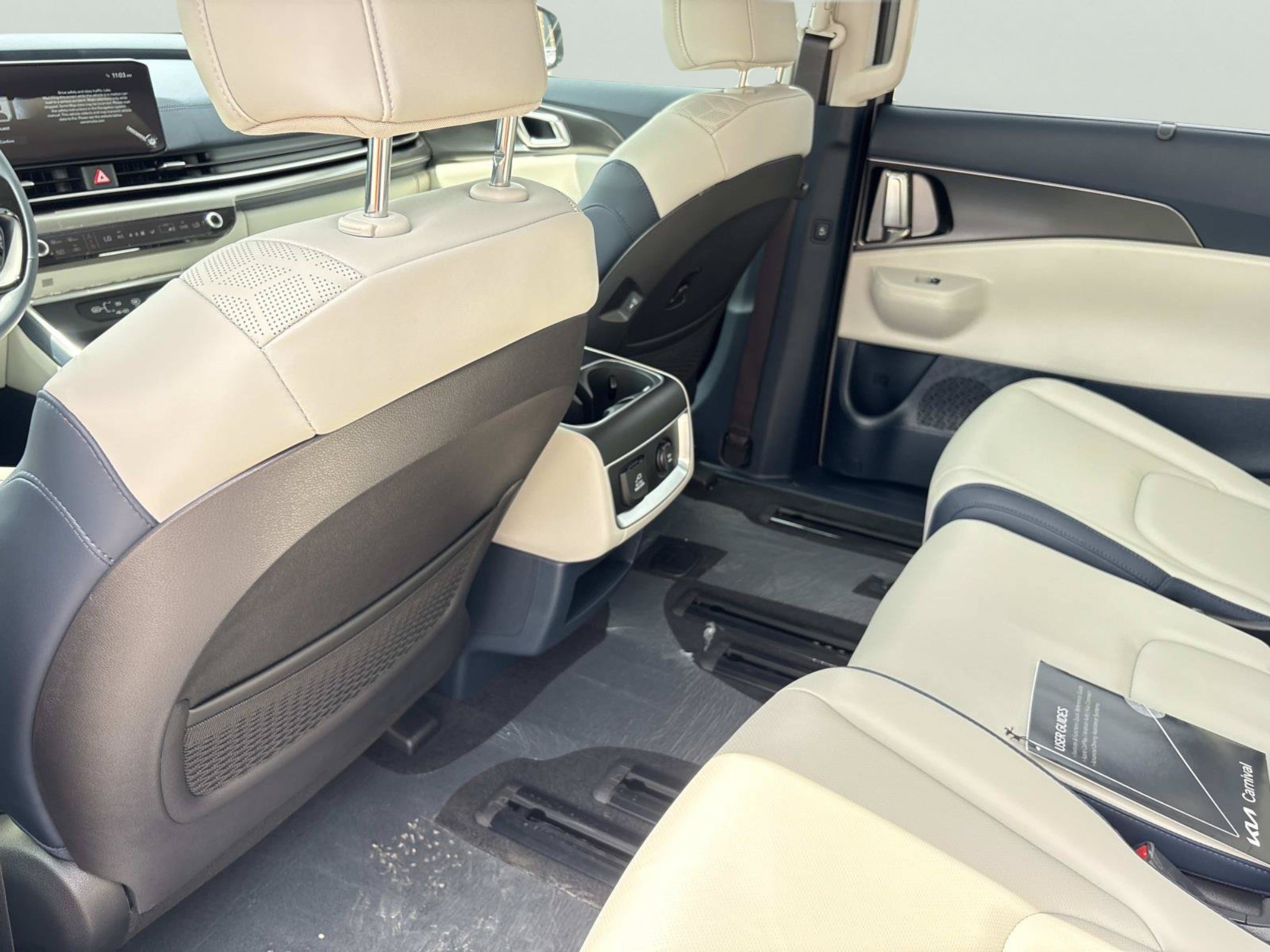 New 2027 Kia Carnival SX w/ Dark Edition Package FWD image 17