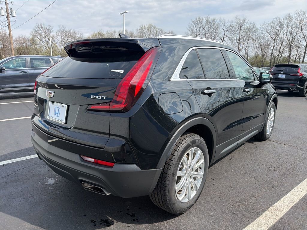 Used 2019 Cadillac XT4 Luxury w/ Cold Weather Package image 5