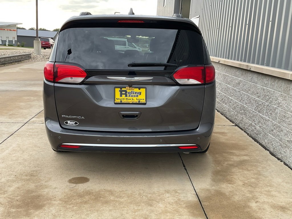 Used 2017 Chrysler Pacifica Touring-L image 5
