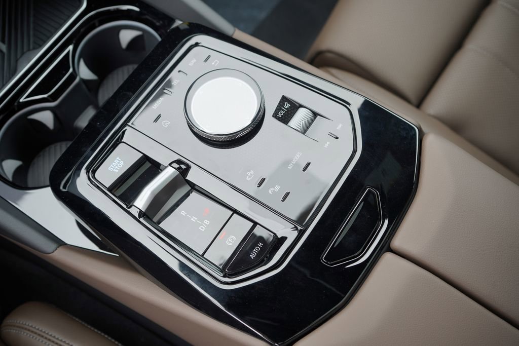 Used 2026 BMW i5 eDrive40 w/ Premium Package image 19