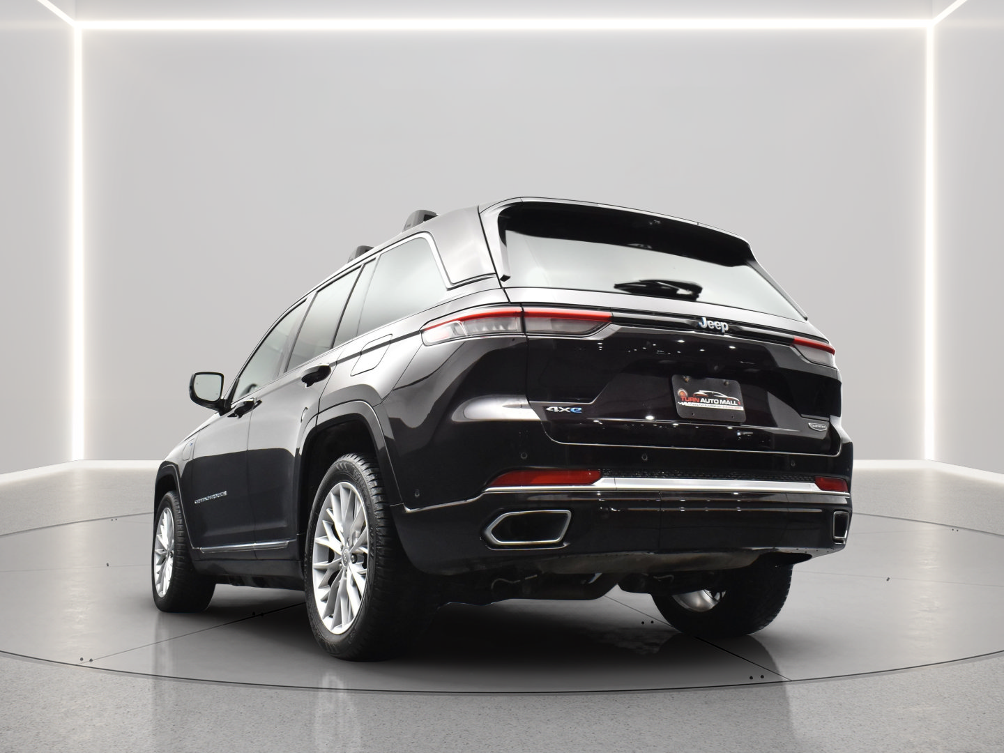 Used 2022 Jeep Grand Cherokee Summit w/ Advanced Protech Group IV AWD/4WD image 6