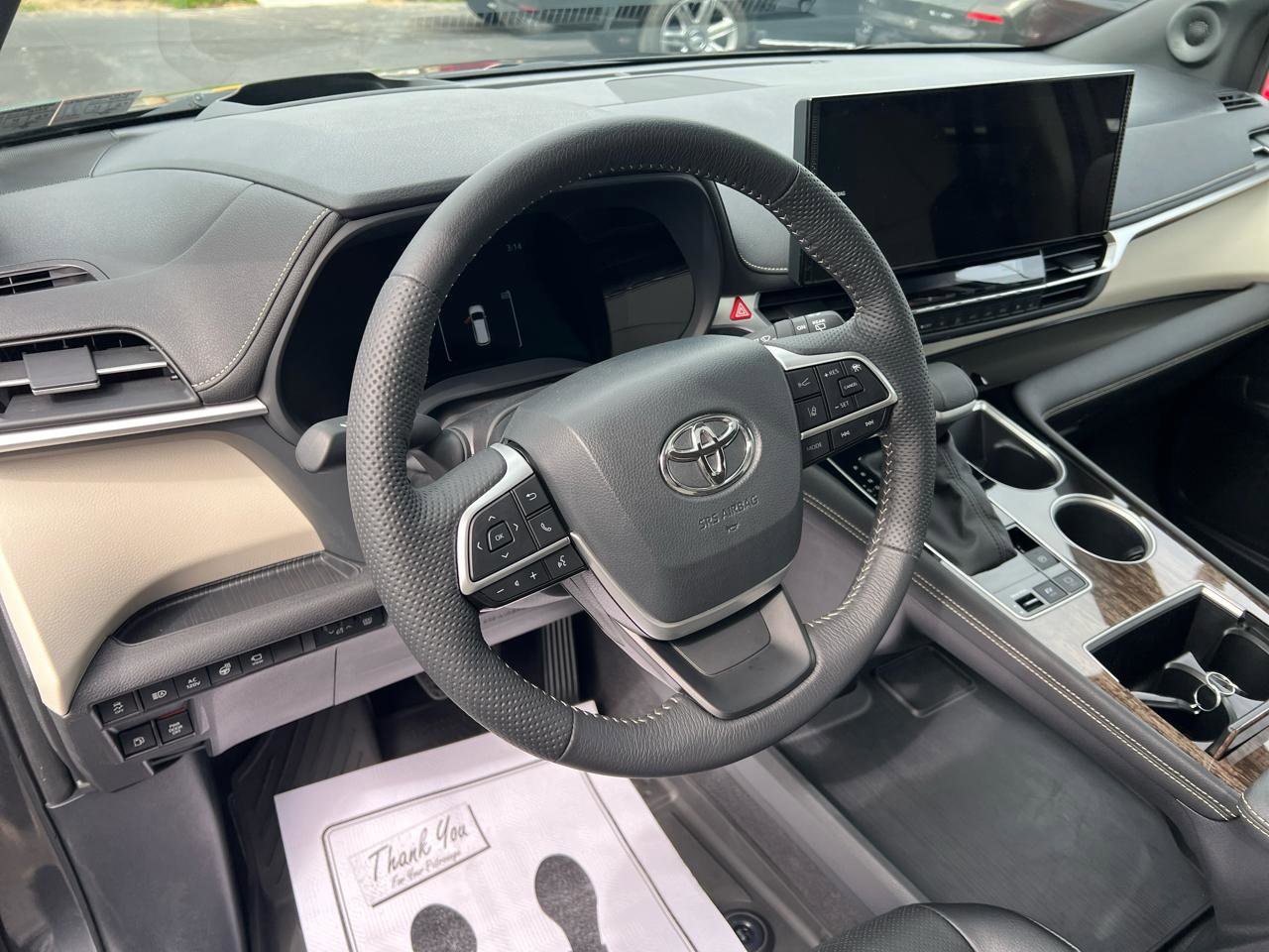 Used 2025 Toyota Sienna Platinum image 12