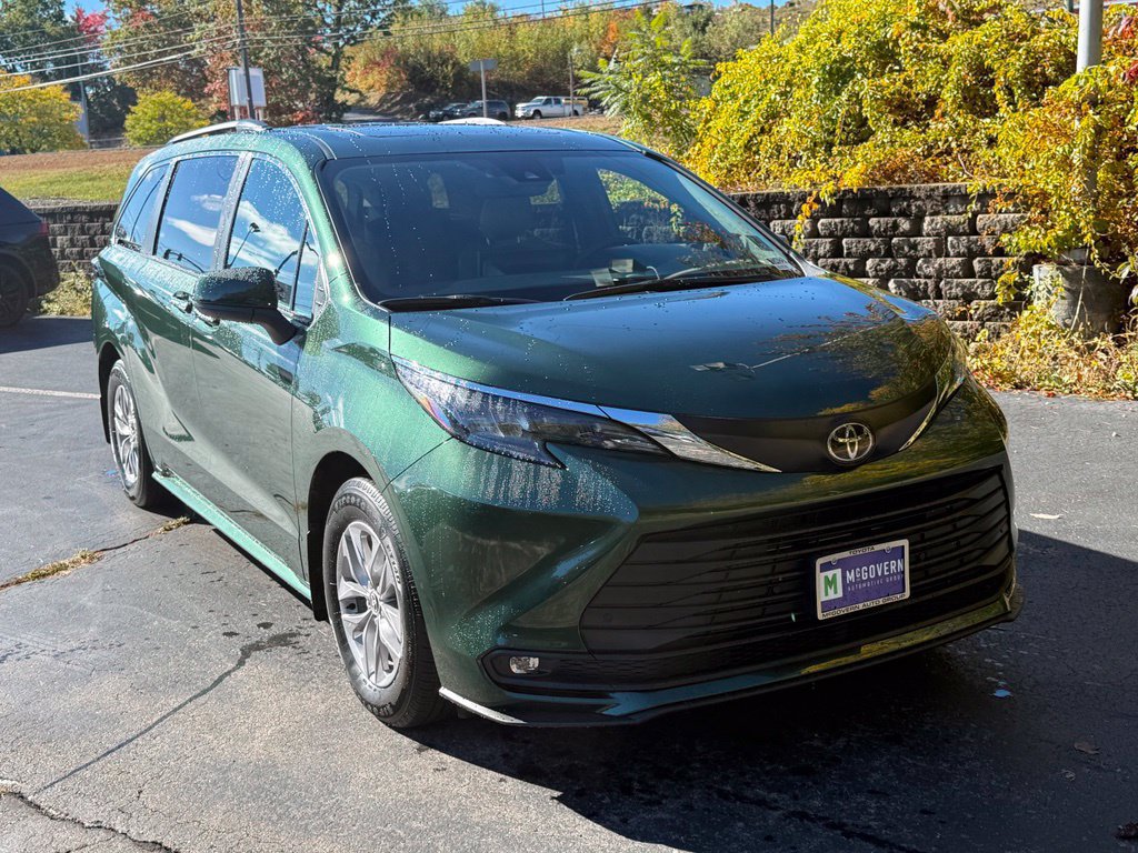 Used 2026 Toyota Sienna XLE AWD/4WD image 12