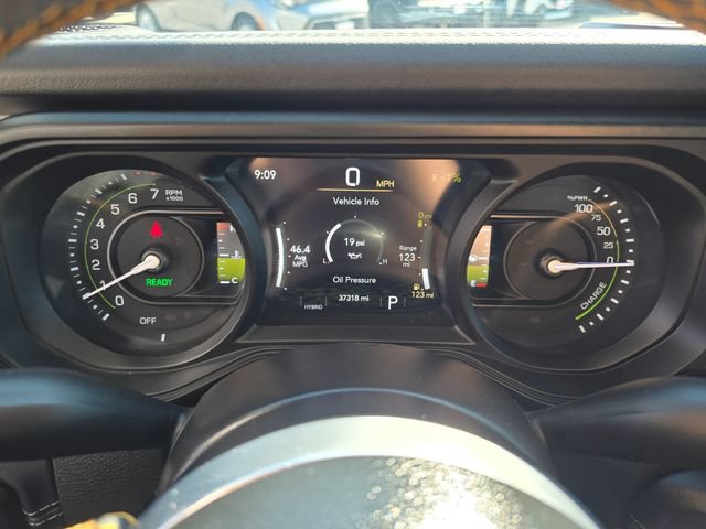 Used 2024 Jeep Wrangler Unlimited Sahara w/ Technology Group AWD/4WD image 12