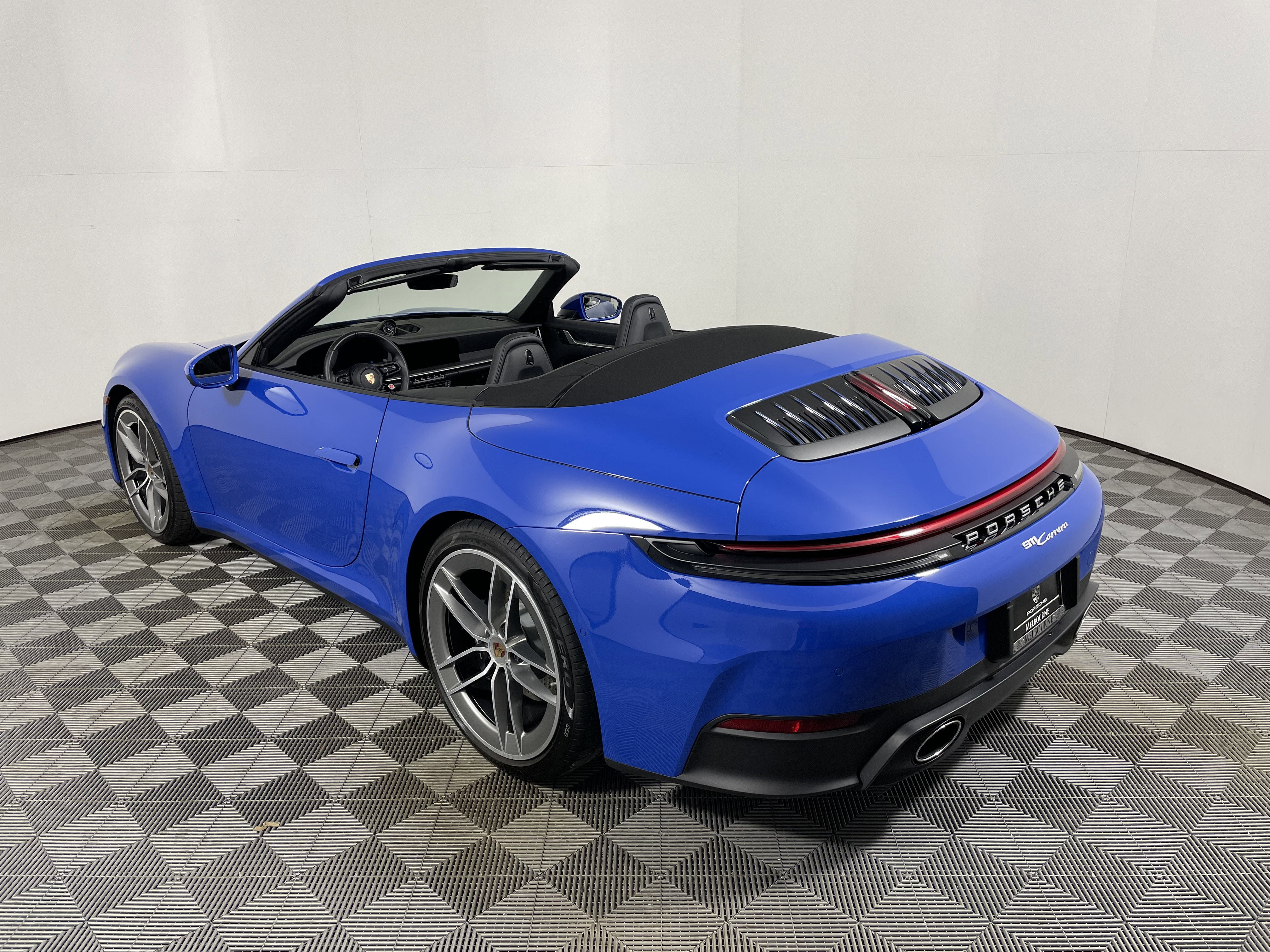 Used 2025 Porsche 911 Carrera image 3
