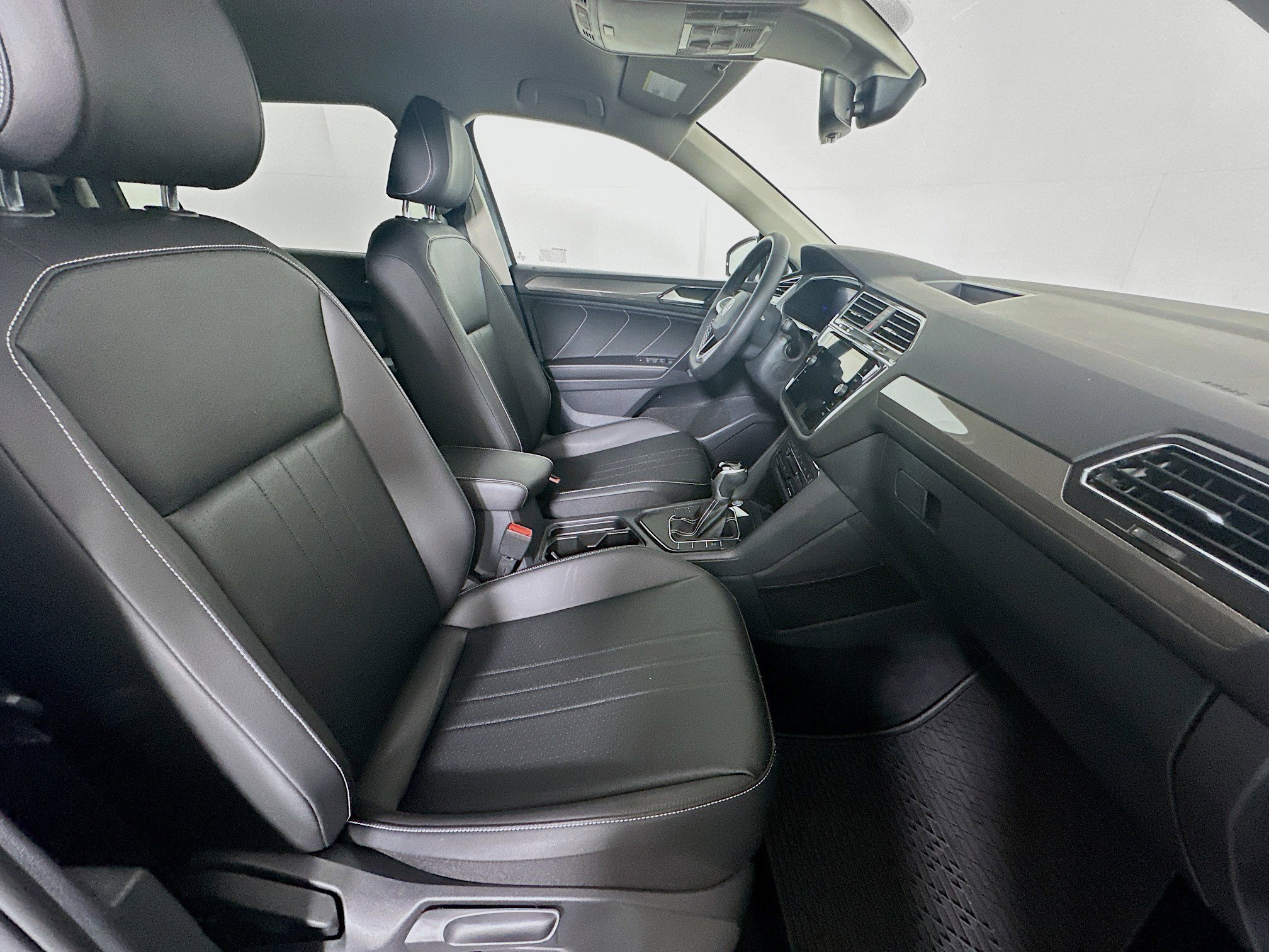 Used 2022 Volkswagen Tiguan SE image 30