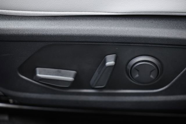 Certified 2025 Hyundai Elantra Limited FWD image 21