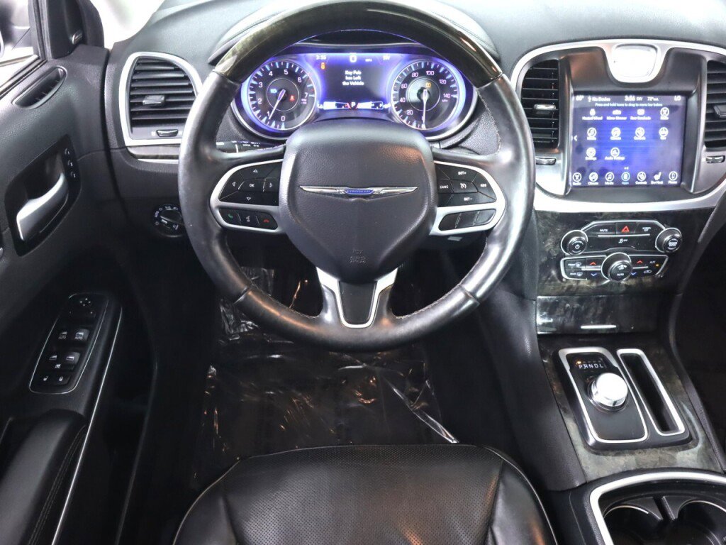 Used 2017 Chrysler 300 C RWD image 34