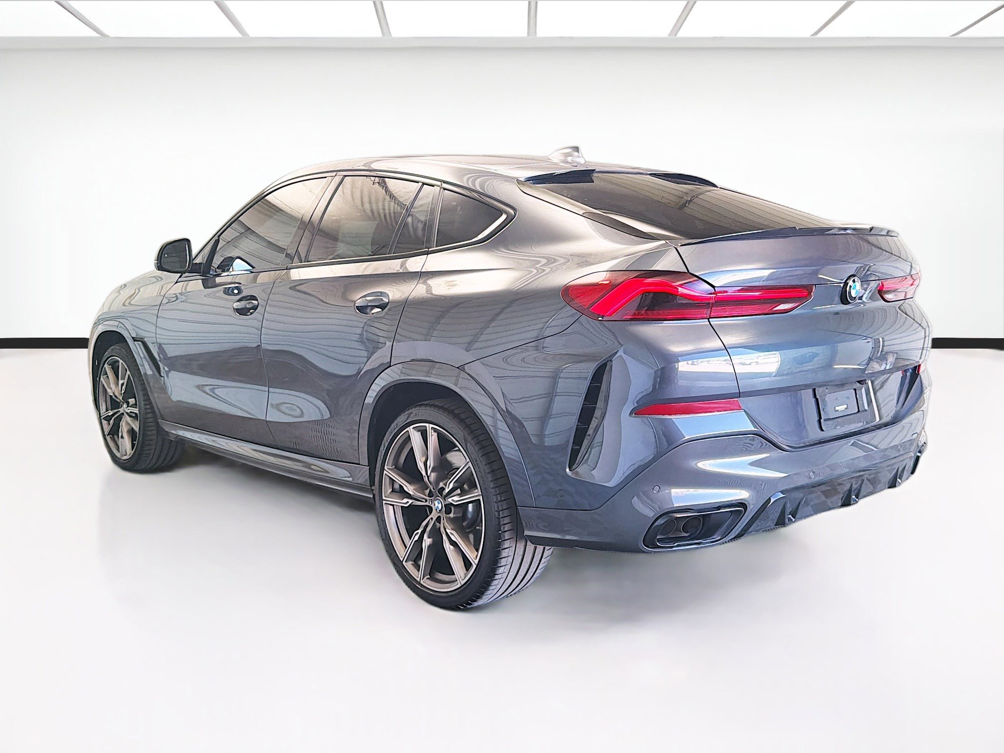 Used 2020 BMW X6 M50i w/ Executive Package image 6