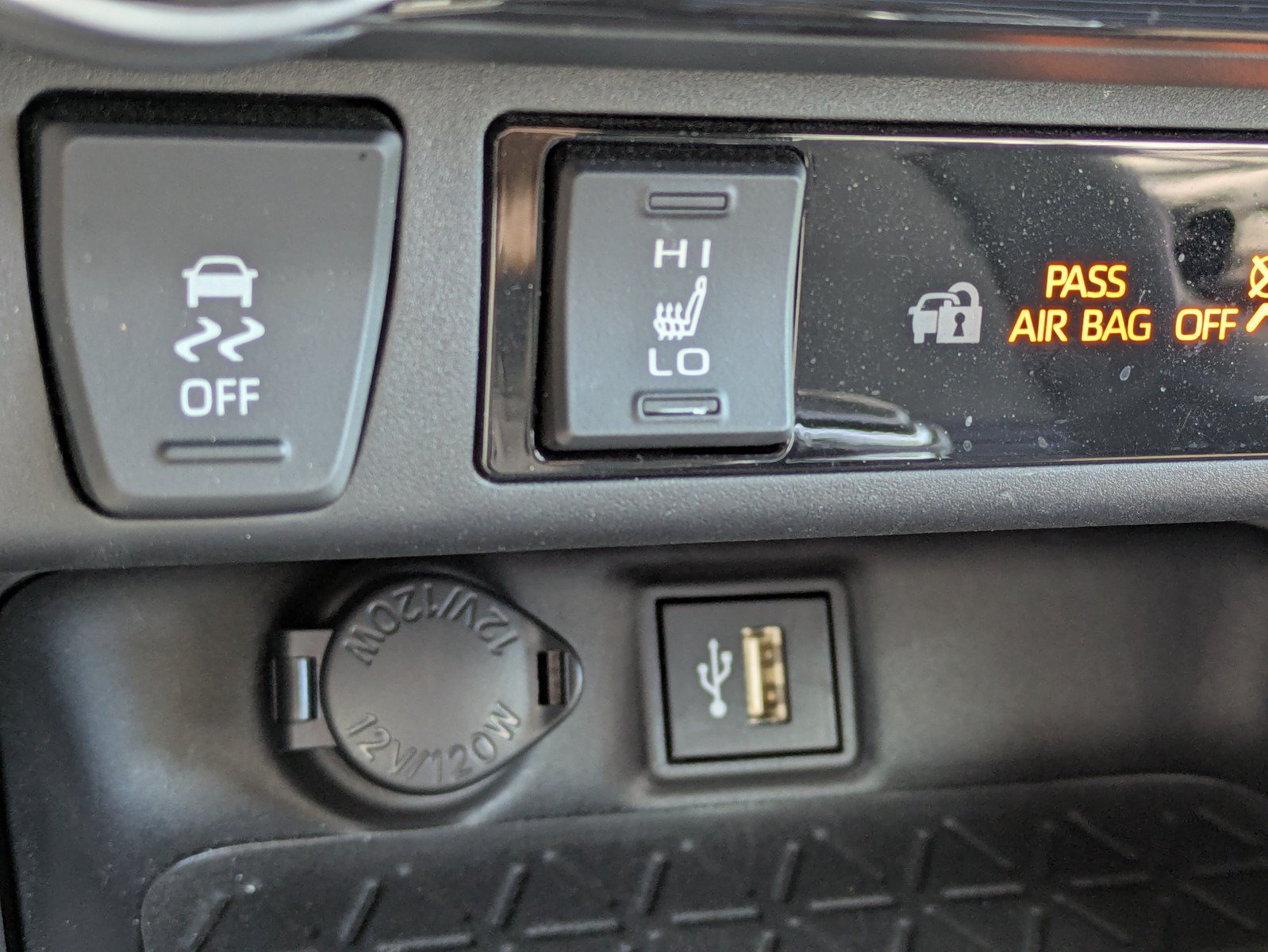 Used 2024 Toyota RAV4 XSE w/ Weather Package AWD/4WD image 27