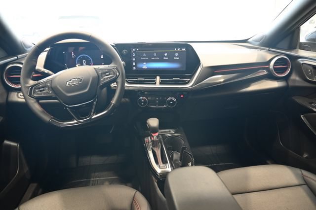 Used 2025 Chevrolet Trax RS w/ Sunroof Package FWD image 13