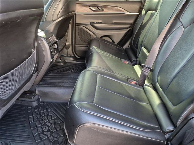 Used 2023 Jeep Grand Cherokee Limited w/ Black Appearance Package AWD/4WD image 19