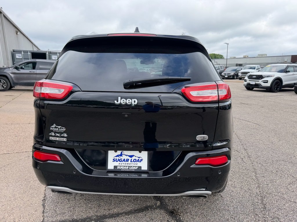 Used 2017 Jeep Cherokee Overland AWD/4WD image 5