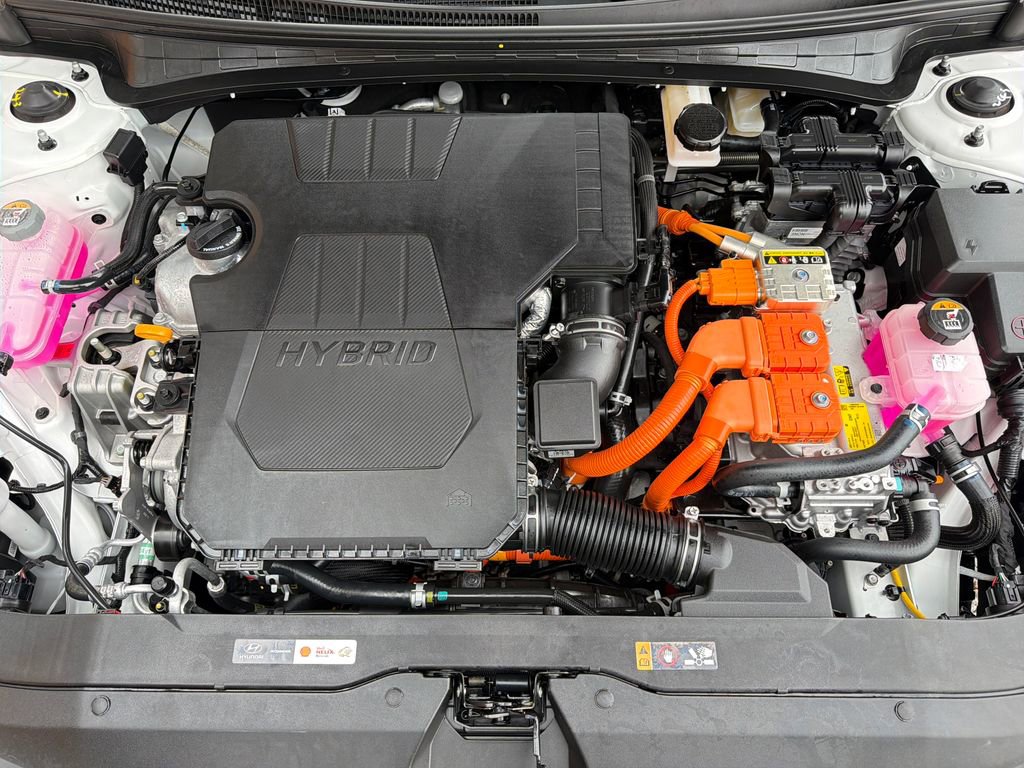 Used 2025 Hyundai Elantra Limited w/ Cargo Package image 35