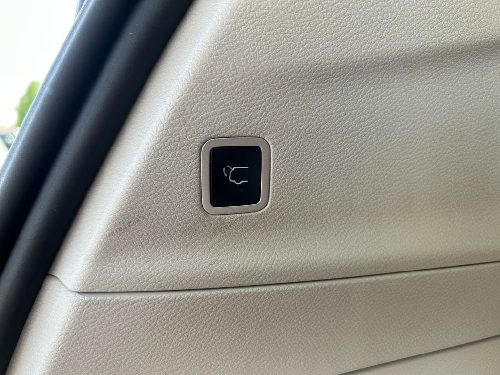 Used 2023 Chrysler Voyager LX FWD image 28