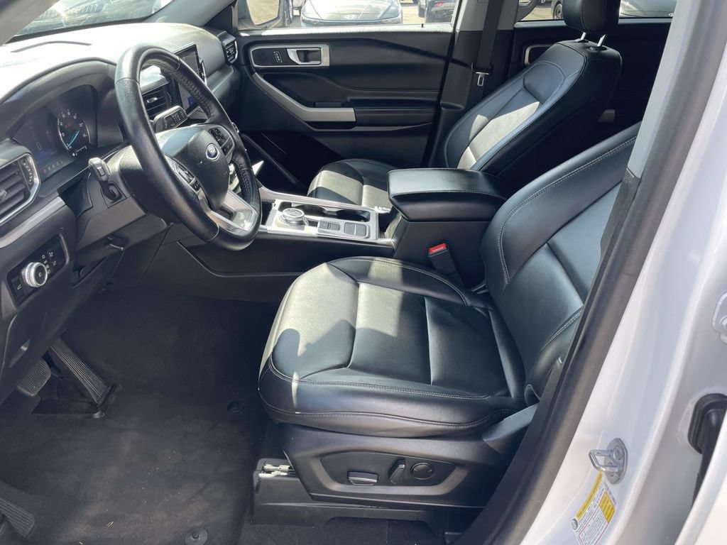Used 2023 Ford Explorer XLT w/ Equipment Group 202A RWD image 11