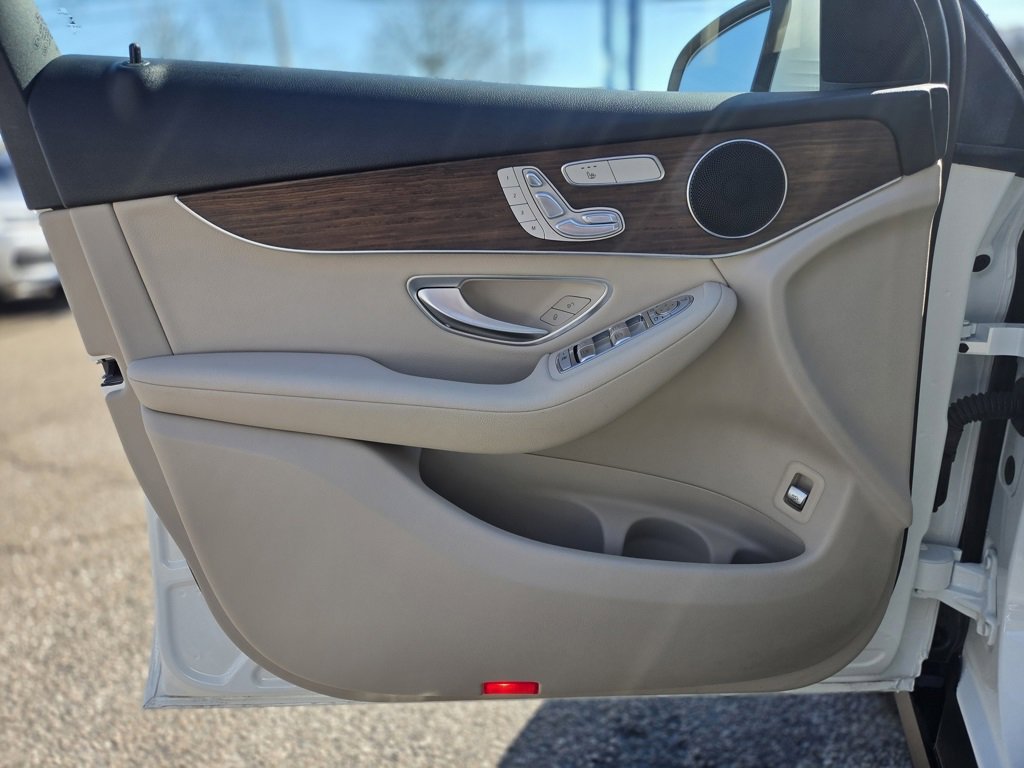 Used 2022 Mercedes-Benz GLC 300 4MATIC w/ Premium Package Lite image 13